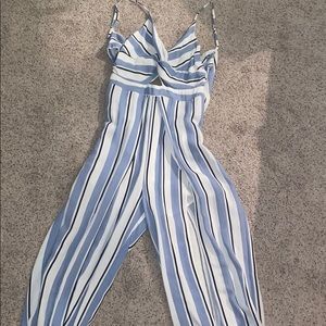 i’m selling this super trendy jumper!!!